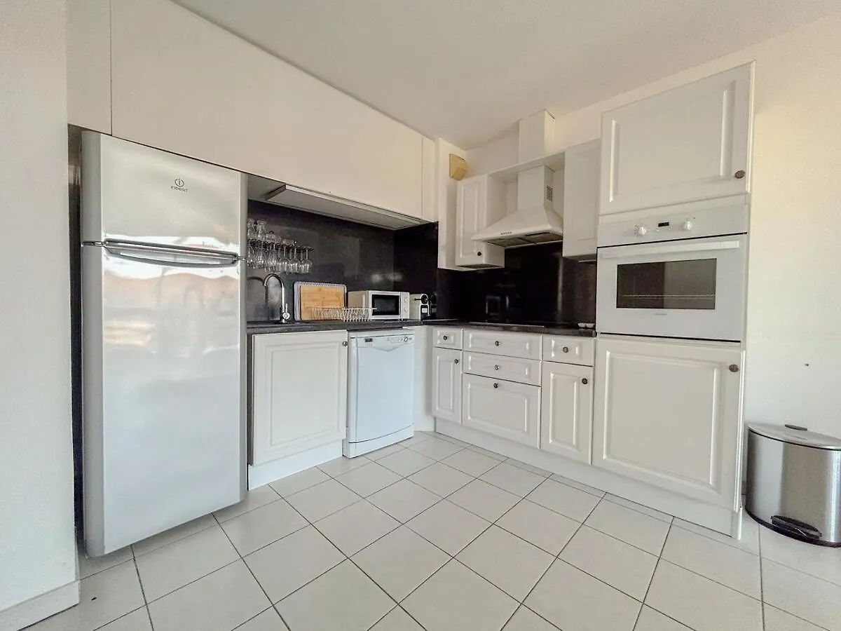 Frejus 2 Pieces Avec Terrasse, Proche Des Plages Apartment