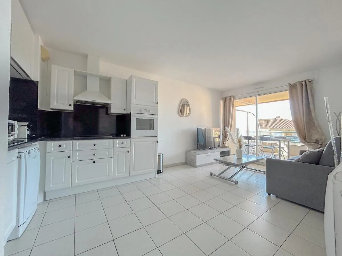Frejus 2 Pieces Avec Terrasse, Proche Des Plages