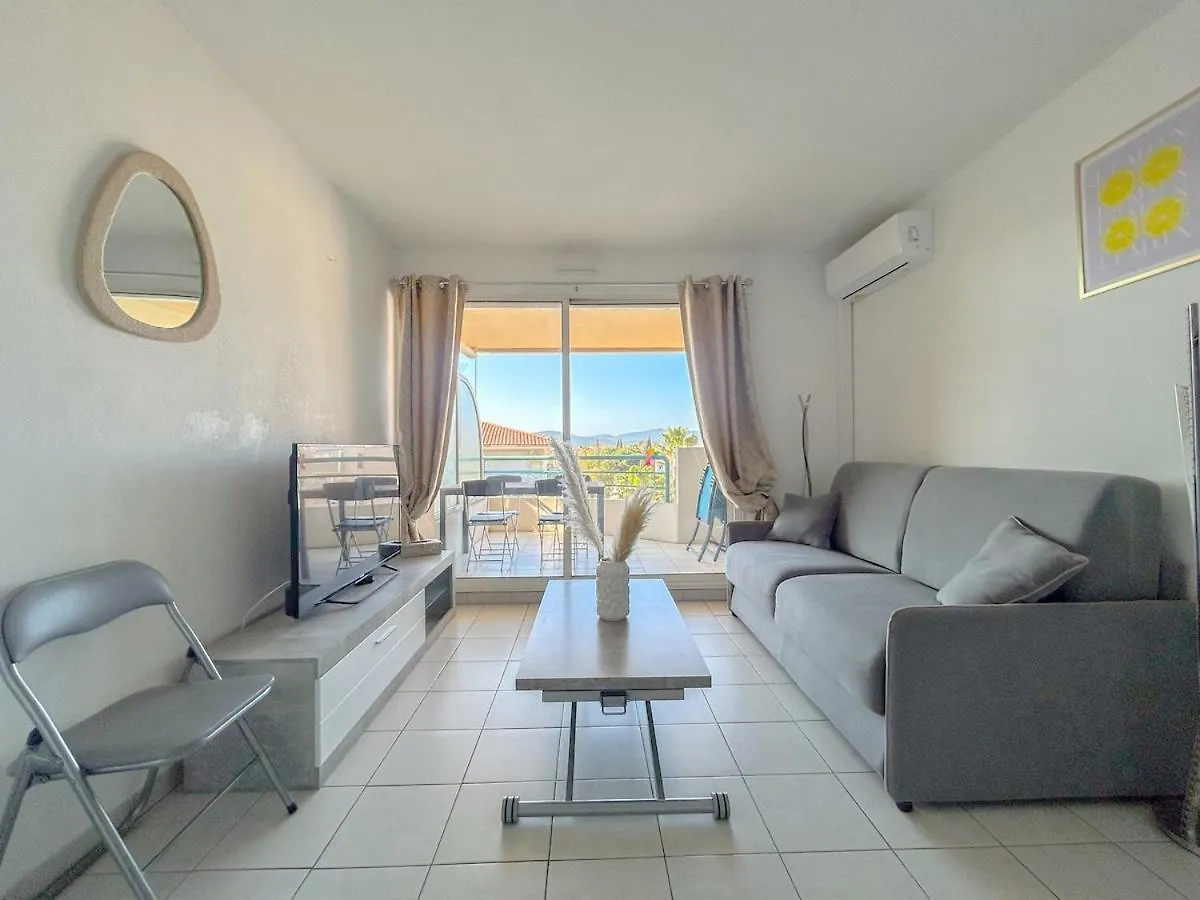 Frejus 2 Pieces Avec Terrasse, Proche Des Plages
