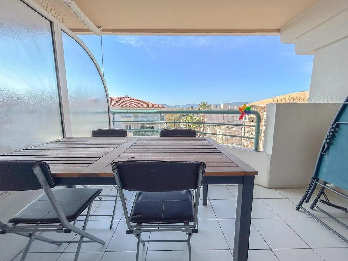 Frejus 2 Pieces Avec Terrasse, Proche Des Plages 0*,